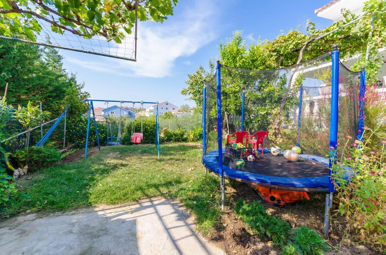 לופאר Apartments Pela מראה חיצוני תמונה