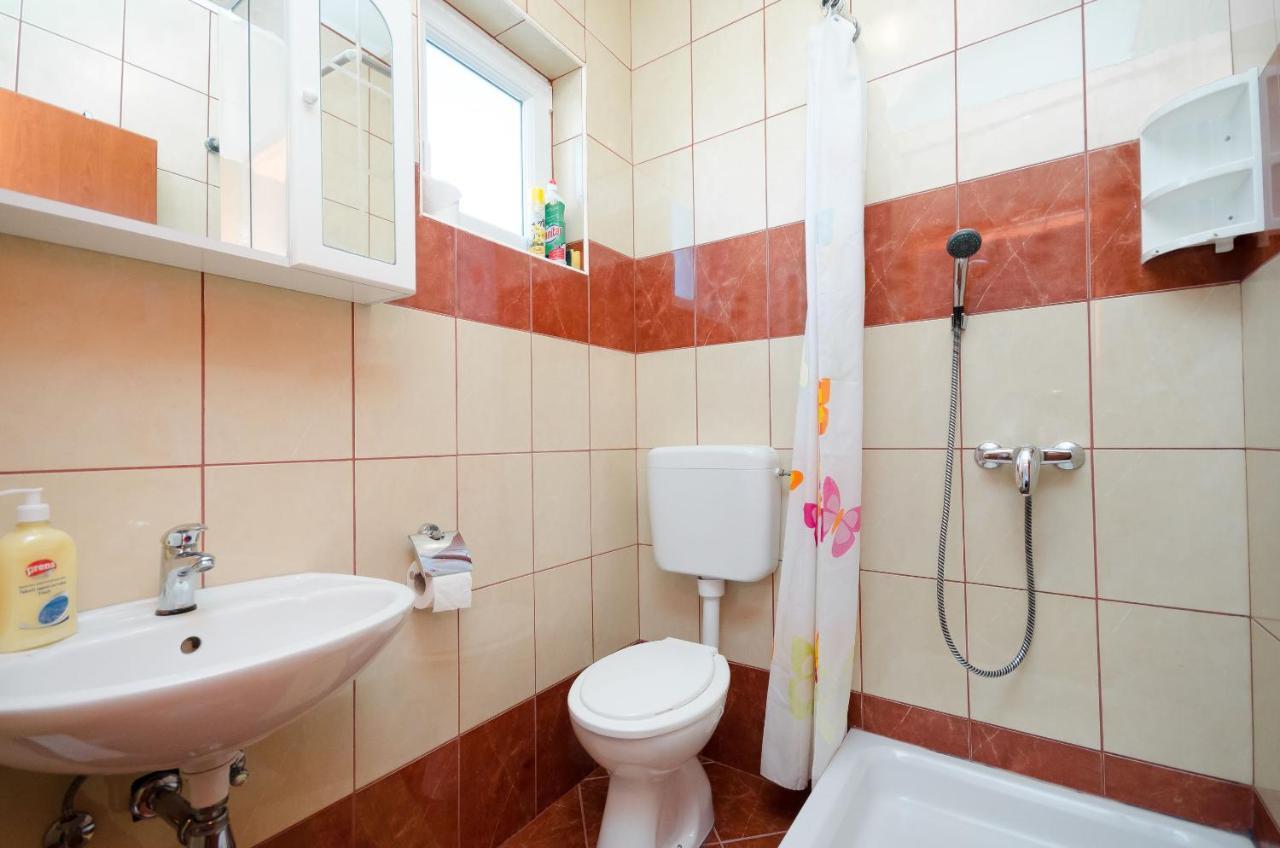 לופאר Apartments Pela מראה חיצוני תמונה