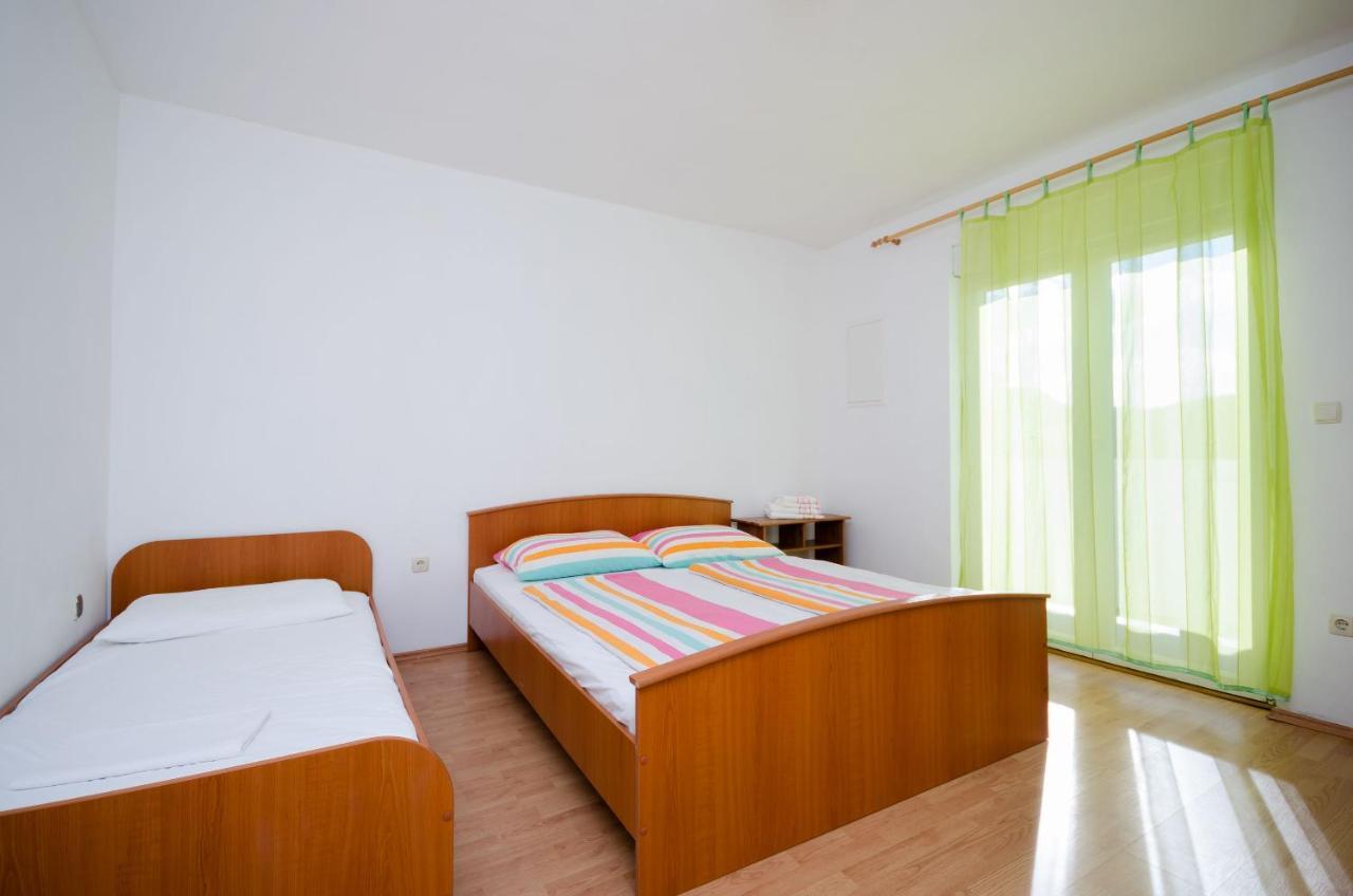 לופאר Apartments Pela מראה חיצוני תמונה