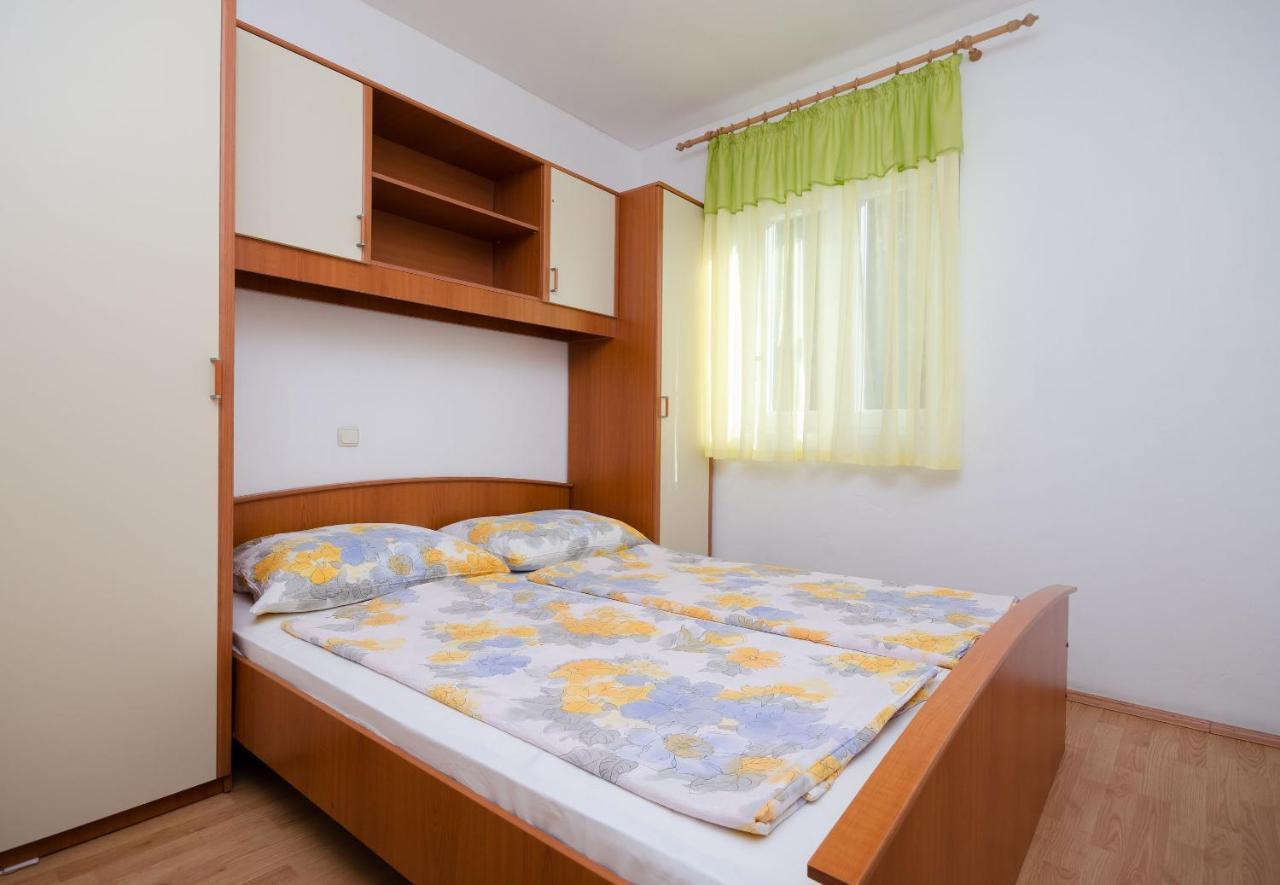 לופאר Apartments Pela מראה חיצוני תמונה