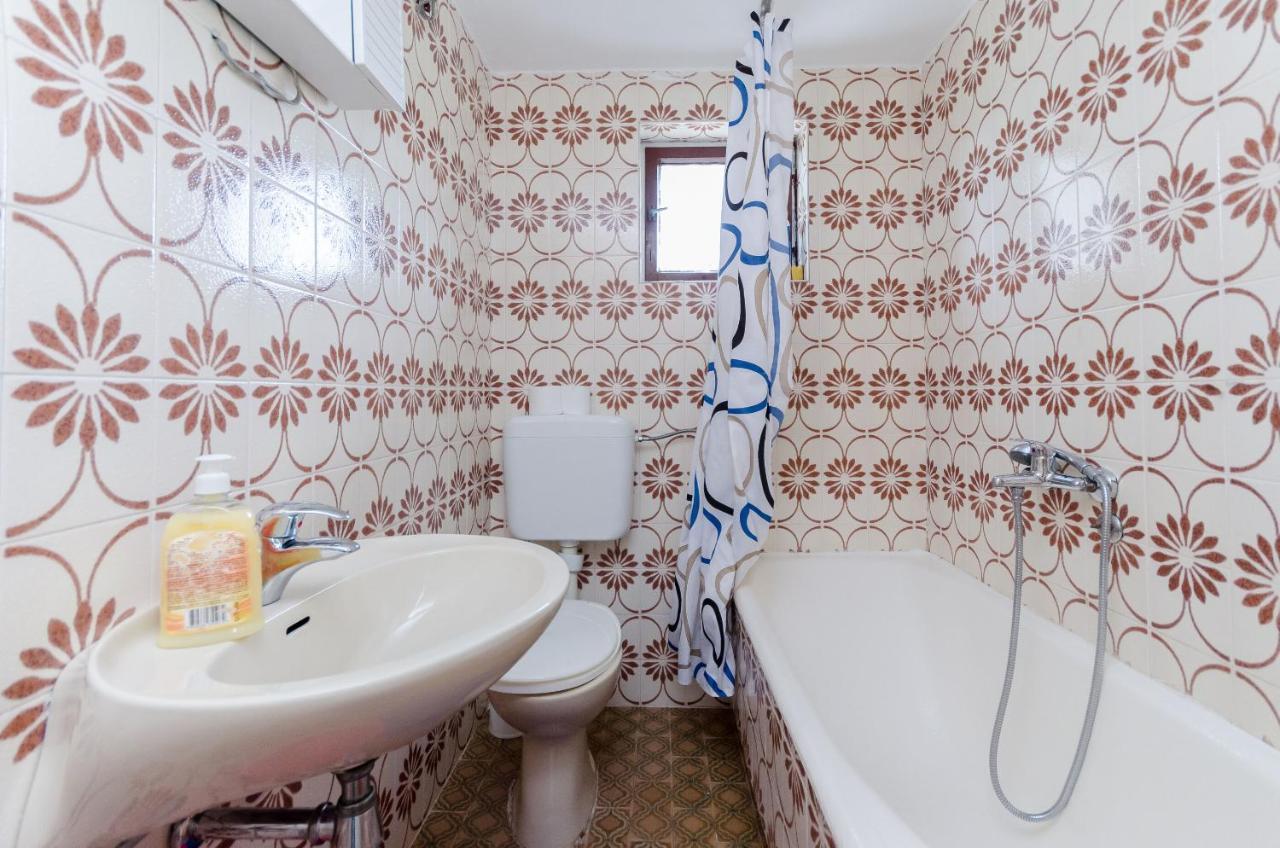 לופאר Apartments Pela מראה חיצוני תמונה